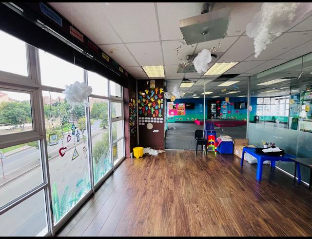 279M² OFFICE FOR SALE IN FOURWAYS